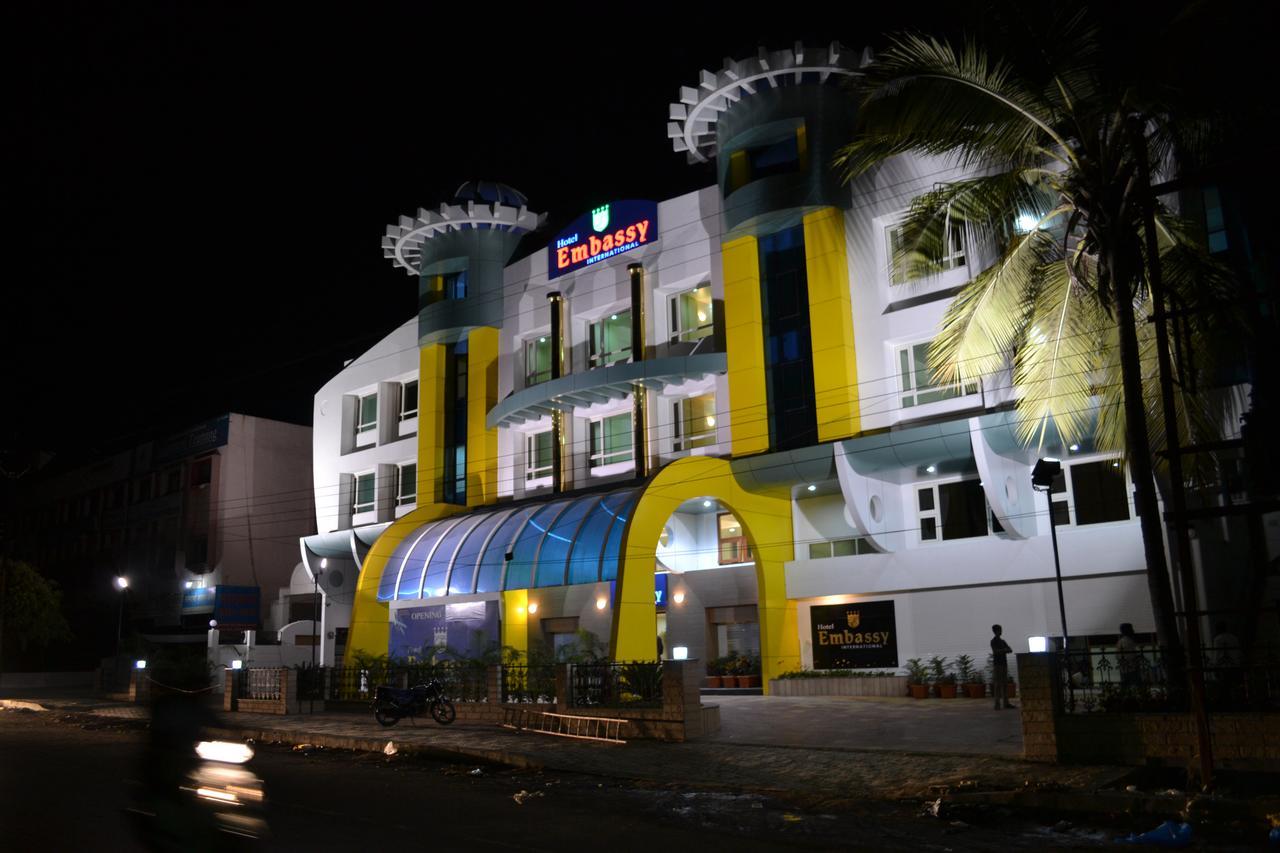 Hotel Embassy International Lātūr Extérieur photo