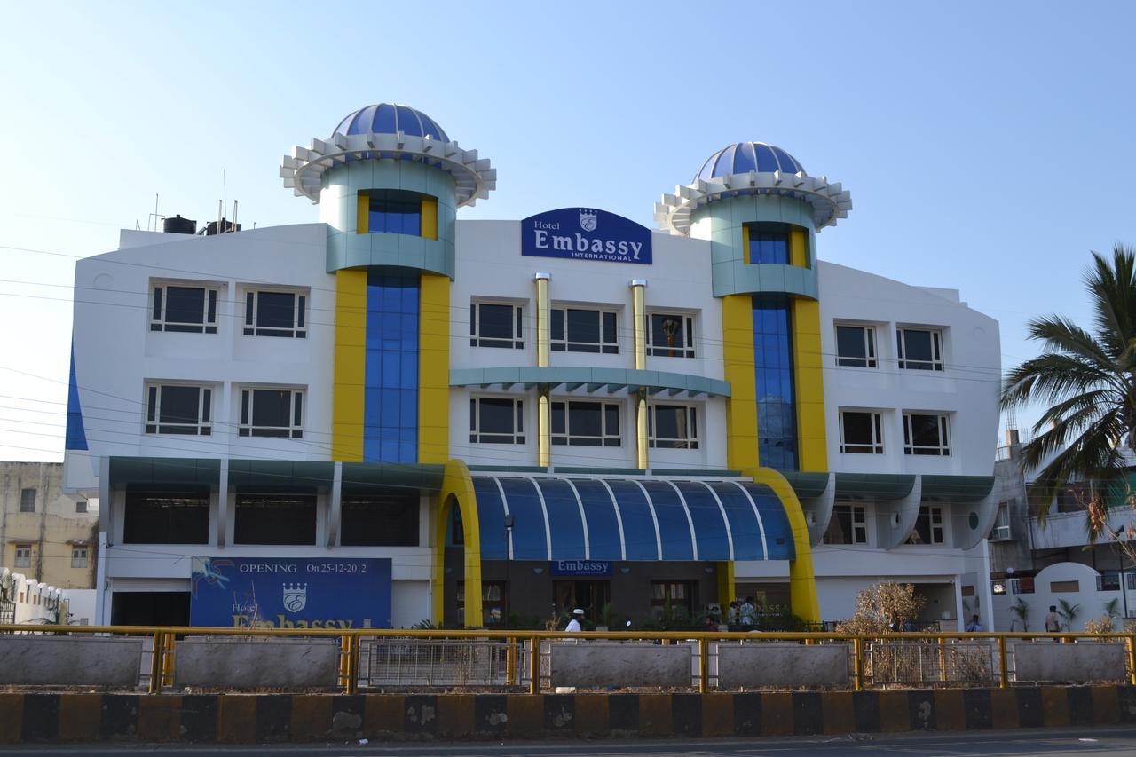 Hotel Embassy International Lātūr Extérieur photo